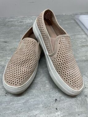 Steve Madden Slip On‎ Sneakers Womens Blush Pink Suede Perforated Excellent Flat